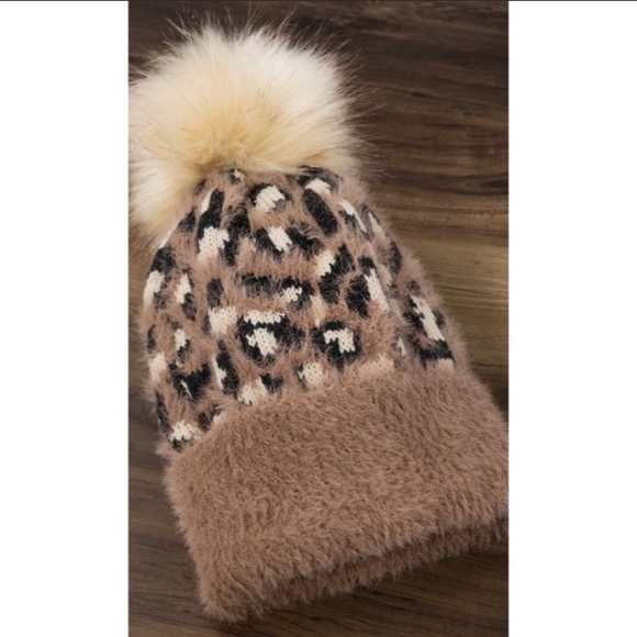Soft mocha leopard print faux fur pom beanie - Picture 6 of 7